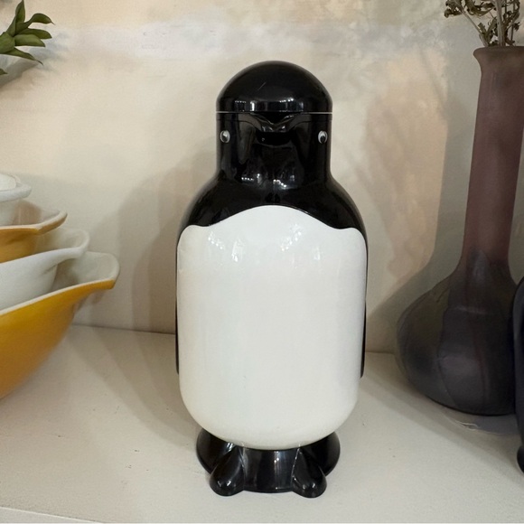 Vintage 1980s Metrokane Penguin Thermal 1 Quart Carafe With Googly Eyes - Picture 2 of 10